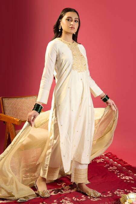 Komal Shah_Off White Chanderi, Silk, Tissue Embroidery Round Neck Royal Blue Kurta Set _Online_at_Aza_Fashions