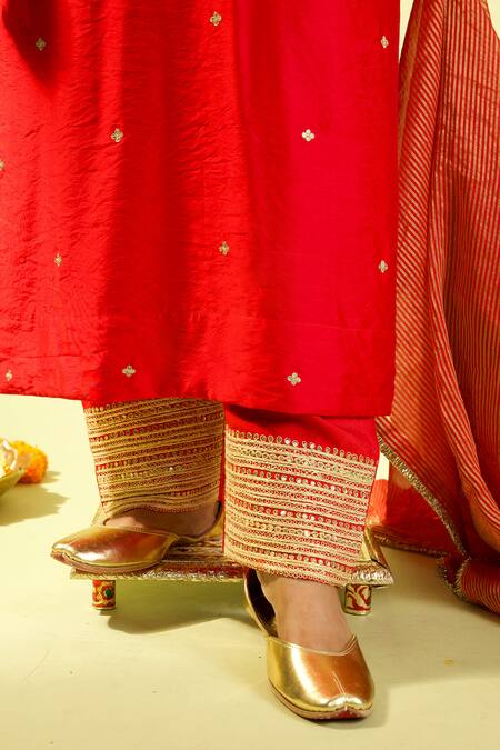 Buy_Komal Shah_Red Cotton Embroidery Round Neck Hand Kurta Set _Online_at_Aza_Fashions