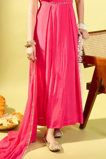Buy_Komal Shah_Pink Crepe, Georgette Embroidery V-neck Hot Box Pleat Kurta Set With Dupatta _Online_at_Aza_Fashions