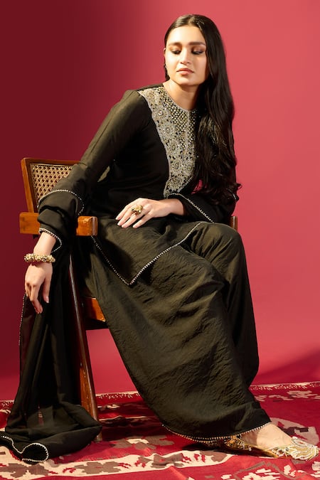 Buy_Komal Shah_Black Chanderi Embroidery Round Neck Kurta And Dhoti Set _Online_at_Aza_Fashions