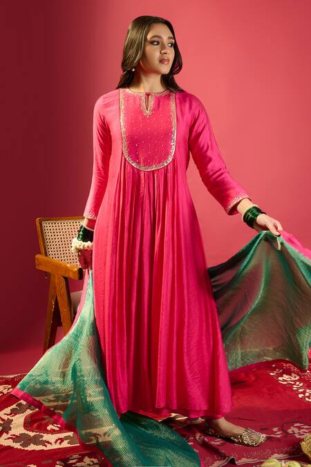 Komal Shah_Pink Cotton Beads Open Neck Gathered Kurta Set With Green Dupatta _Online_at_Aza_Fashions
