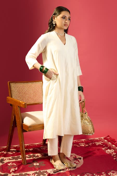 Shop_Komal Shah_Off White Chanderi, Silk Embroidery V-neck Gota Pocket Kurta Set _Online_at_Aza_Fashions