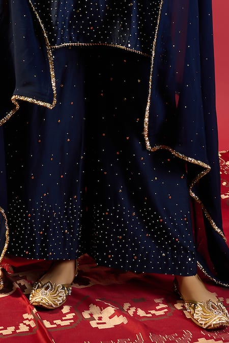 Komal Shah_Navy Organza, Chanderi Sequins, Embroidery V-neck Blue Hand Kurta Set _Online_at_Aza_Fashions