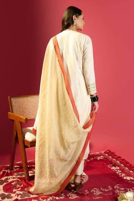 Komal Shah_Off White Cotton Gota Patti Keyhole Neck Sleeve Kurta Set _Online_at_Aza_Fashions