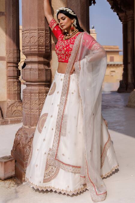 Vinita Bhansali_White Organza, Embroidery Round Neck Saanjh Classic Lehenga Set_Online_at_Aza_Fashions