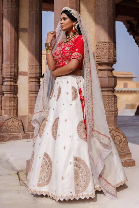 Buy_Vinita Bhansali_White Organza, Embroidery Round Neck Saanjh Classic Lehenga Set_Online_at_Aza_Fashions