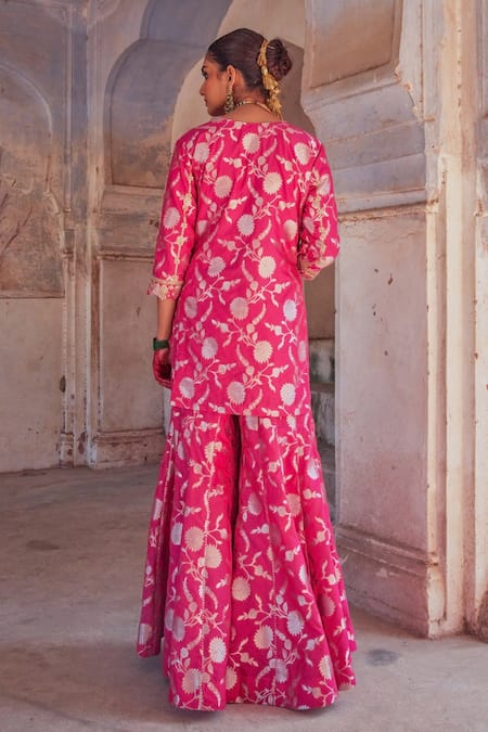 Shop Vinita Bhansali Pink , Organza Sequins Round Neck Gulabo Banarasi Gharara Set at Aza Fashions Shop_Vinita Bhansali_Pink , Organza Sequins Round Neck Gulabo Banarasi Gharara Set _at_Aza_Fashions