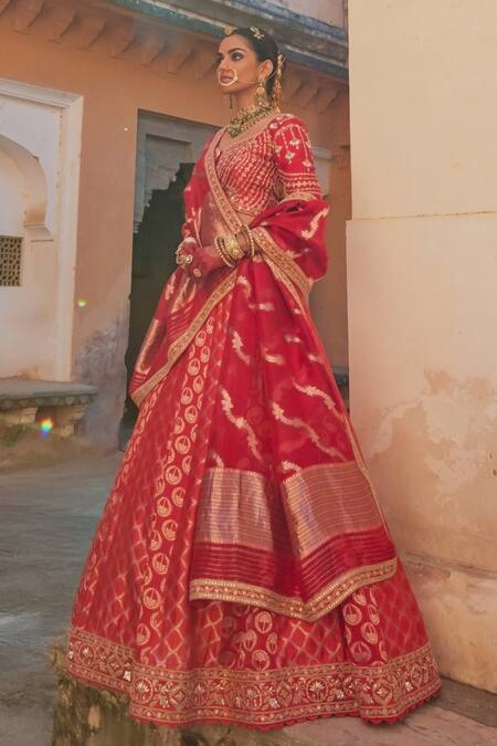 Vinita Bhansali Red Silk, Brocade Sequins, Zari V-neck Meera Banarasi Lehenga Set Online at Aza Fashions Vinita Bhansali_Red Silk, Brocade Sequins, Zari V-neck Meera Banarasi Lehenga Set_Online_at_Aza_Fashions