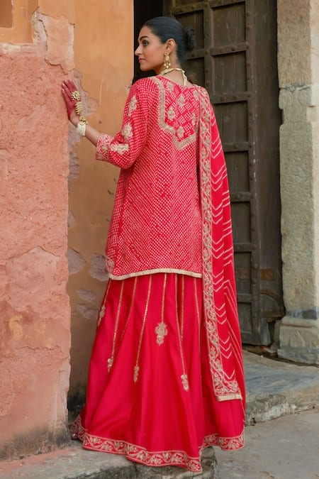 Shop Vinita Bhansali Red Silk Sequins Round Neck Bandhani Embroidered Gharara Set at Aza Fashions Shop_Vinita Bhansali_Red Silk Sequins Round Neck Bandhani Embroidered Gharara Set _at_Aza_Fashions