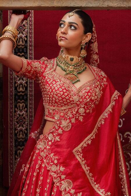 Vinita Bhansali Red Silk, Chiffon Embroidery V-neck Bridal Lehenga Set at Aza Fashions Vinita Bhansali_Red Silk, Chiffon Embroidery V-neck Bridal Lehenga Set _at_Aza_Fashions