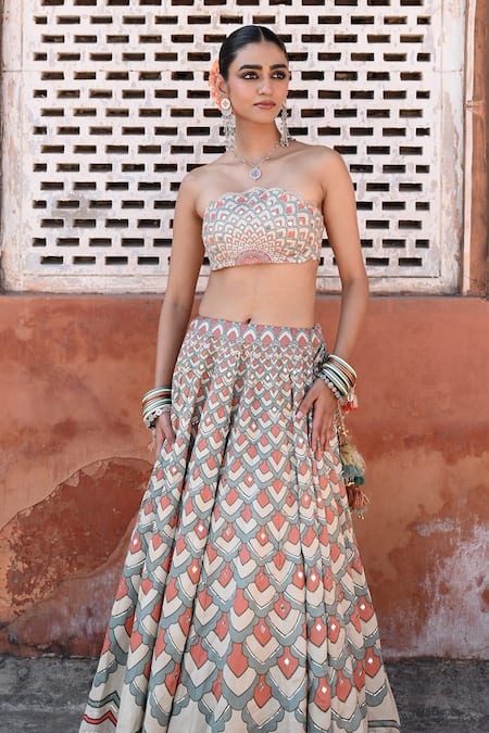 Baise Gaba Cream Organza Embroidery Square Neck Peacock Print Lehenga Set at Aza Fashions Baise Gaba_Cream Organza Embroidery Square Neck Peacock Print Lehenga Set _at_Aza_Fashions