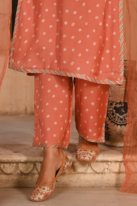 Baise Gaba_Orange Embroidery Square Neck Bandhej Print Kurta Set _Online_at_Aza_Fashions