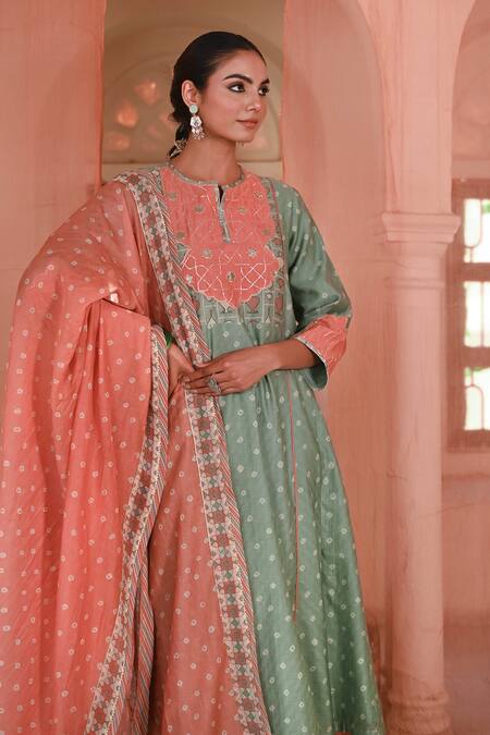 Baise Gaba_Green Cotton Embroidery Round Neck Sanganeri Bandhej Print Kurta Set _at_Aza_Fashions