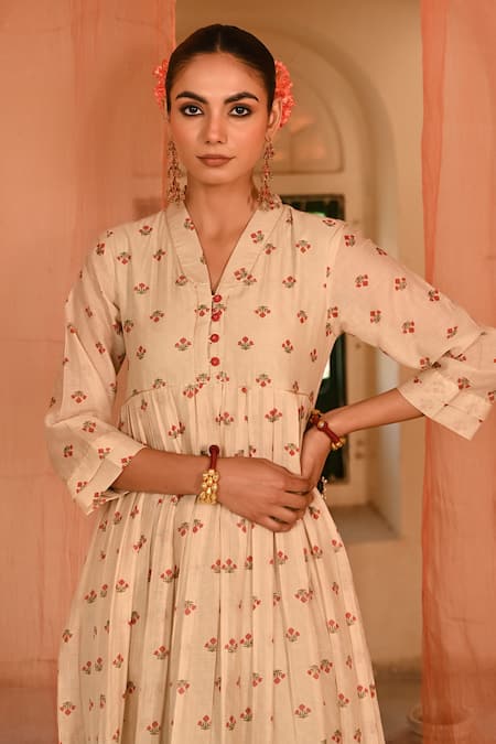Buy Baise Gaba Beige Chanderi Embroidery V-neck Floral Print Kurta Set Online at Aza Fashions Buy_Baise Gaba_Beige Chanderi Embroidery V-neck Floral Print Kurta Set _Online_at_Aza_Fashions