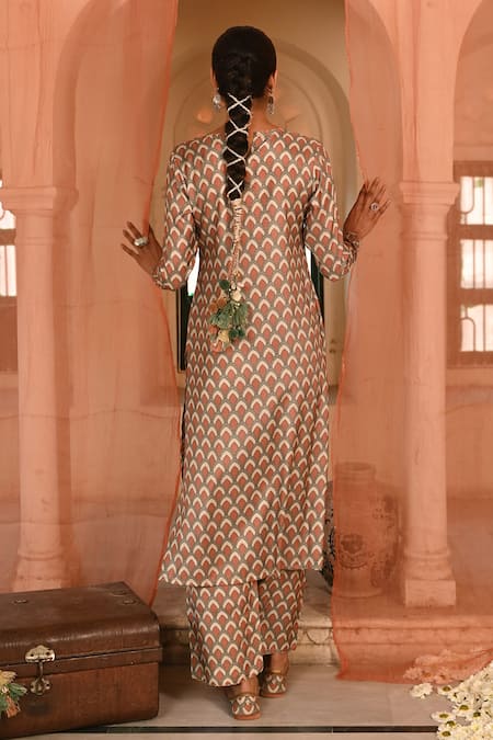 Shop Baise Gaba Green Muslin Embroidery Round Neck Mor Darbar Printed Kurta Set at Aza Fashions Shop_Baise Gaba_Green Muslin Embroidery Round Neck Mor Darbar Printed Kurta Set _at_Aza_Fashions