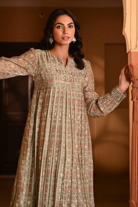 Baise Gaba Green Chanderi Open Neck Vase Print Midi Dress Online at Aza Fashions Baise Gaba_Green Chanderi Open Neck Vase Print Midi Dress _Online_at_Aza_Fashions