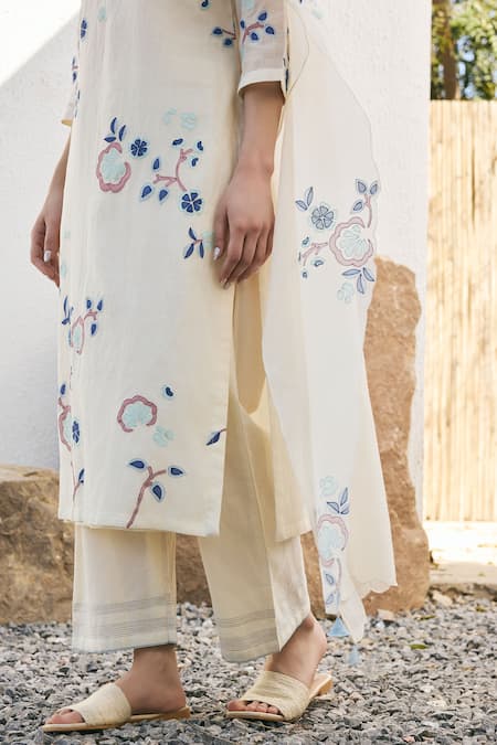 Buy_Vaayu_Ivory Muslin Applique Round Neck Pearl Kurta Set _Online_at_Aza_Fashions