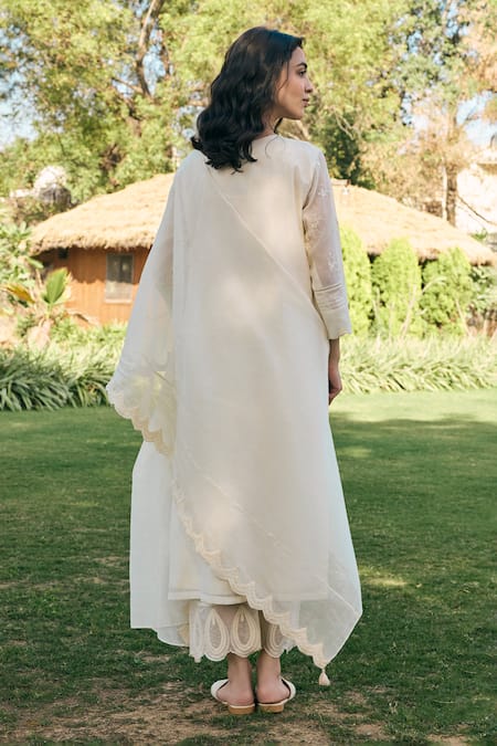 Shop_Vaayu_White Muslin, Cotton Embroidery V-neck Ecru Kurta Set _at_Aza_Fashions