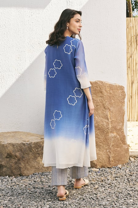 Shop_Vaayu_Blue Muslin, Cotton Embroidery Round Neck Ocean Printed Kurta Set _at_Aza_Fashions