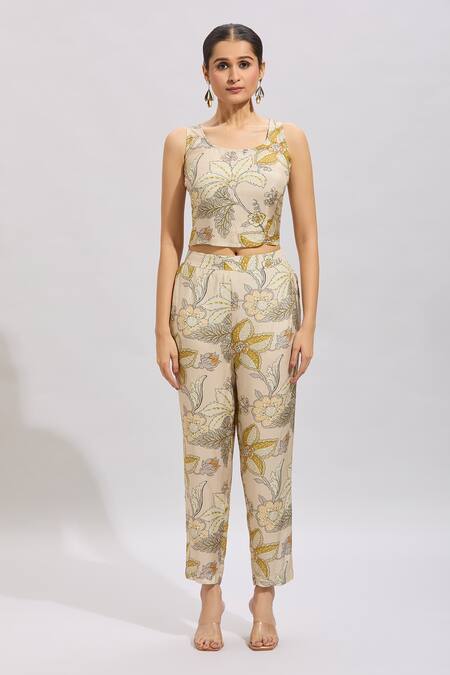 Samyukta Singhania_Cream Cotton Open , Round Printed Crop Top And Jacket Set_at_Aza_Fashions