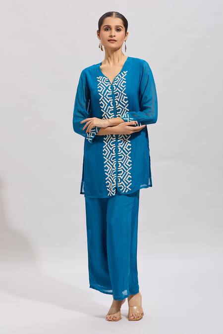 Naintara Bajaj Blue Polyester Pearls V-neck Embroidered Kurta Set at Aza Fashions Naintara Bajaj_Blue Polyester Pearls V-neck Embroidered Kurta Set _at_Aza_Fashions