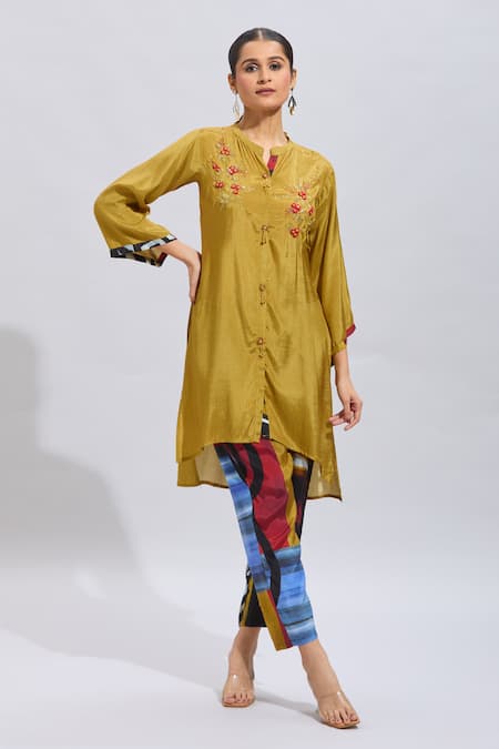 Naintara Bajaj_Yellow Muslin Embroidery Mandarin Collar Kurta And Printed Pant Set _at_Aza_Fashions