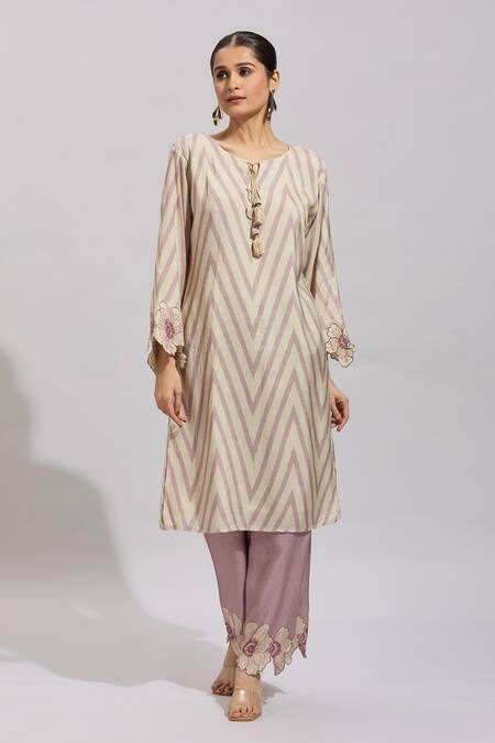 Samyukta Singhania_Pink Cotton Embroidery Round Neck Zig Zag Applique Kurta Set_Online_at_Aza_Fashions