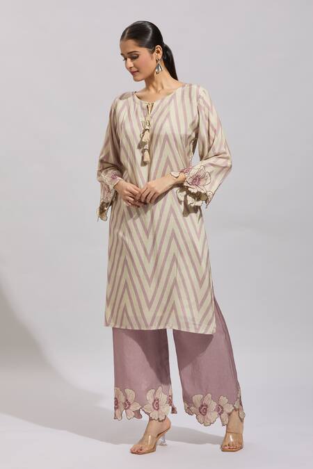 Samyukta Singhania_Pink Cotton Embroidery Round Neck Zig Zag Applique Kurta Set_at_Aza_Fashions