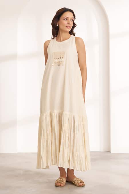 Buy_Vaaya_Off White Cotton Tassels Round Neck Crushed Mul Maxi Dress 