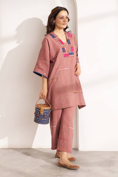 Buy Vaaya Brown Hemp Embroidery, Applique V-neck Cinnamon Co-ord Set Buy_Vaaya_Brown Hemp Embroidery, Applique V-neck Cinnamon Co-ord Set