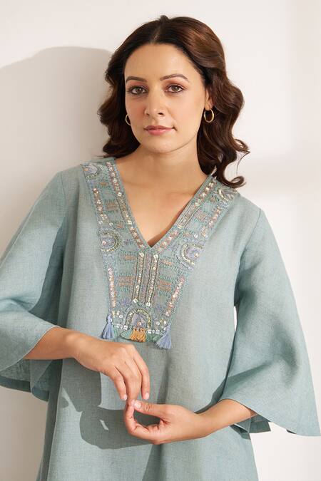 Shop_Vaaya_Green Hemp Embroidery V-neck Flowy Kurta And Pant Set 