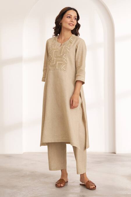 Buy_Vaaya_Beige Hemp Embroidery Split V-neck Kurta And Pants Set