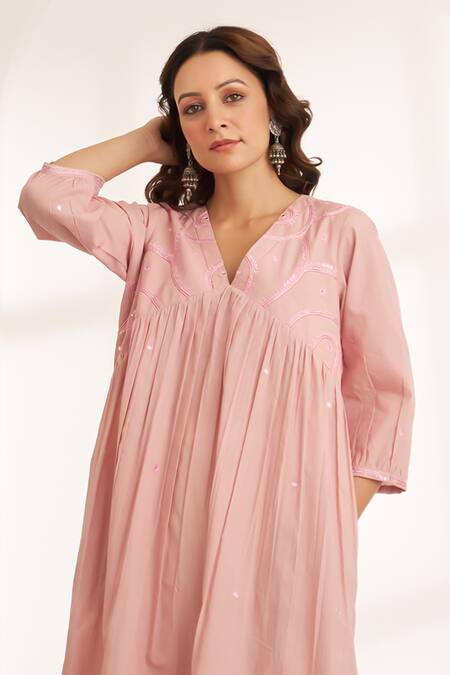 Vaaya_Peach Cotton Embroidery V-neck Blush Pink Mulmul Kurta And Pants Set _at_Aza_Fashions