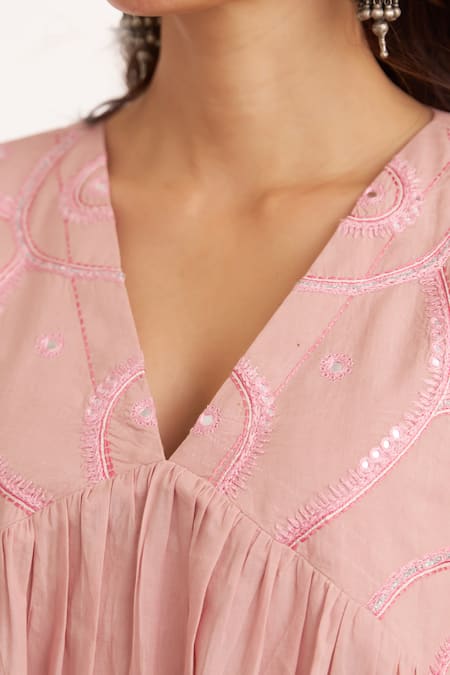 Buy_Vaaya_Peach Cotton Embroidery V-neck Blush Pink Mulmul Kurta And Pants Set 