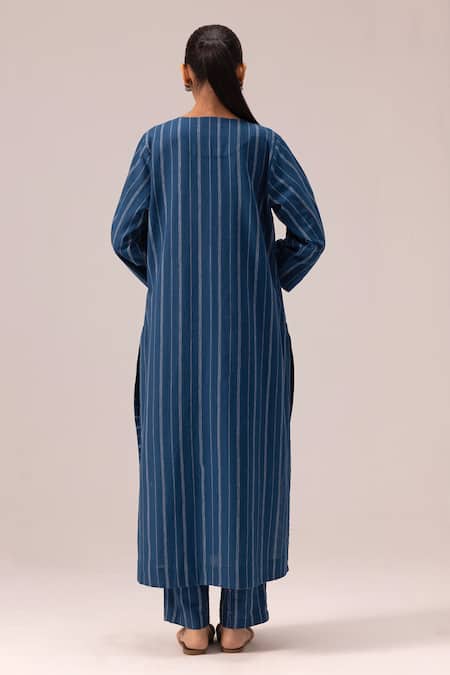 Shop Label Shreya Sharma Blue Cotton Split V-neck Striped Handwoven Kurta Set at Aza Fashions Shop_Label Shreya Sharma_Blue Cotton Split V-neck Striped Handwoven Kurta Set _at_Aza_Fashions