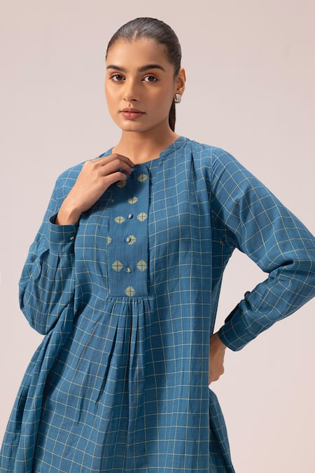 Label Shreya Sharma_Blue Handloom Cotton Embroidery Collared Handwoven Jamdani Kurta _at_Aza_Fashions