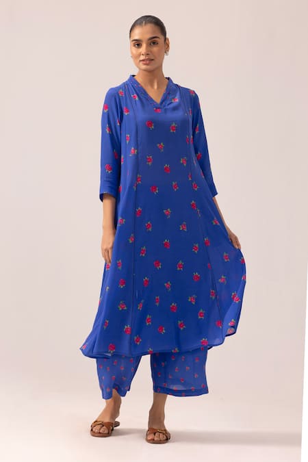 Shop_Label Shreya Sharma_Blue Crepe Embroidery V-neck Pintuck Detail Kurta Set _Online_at_Aza_Fashions
