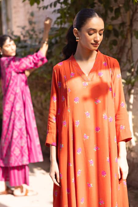 Label Shreya Sharma_Orange Crepe Embroidery V-neck Pintuck Kurta Set _Online_at_Aza_Fashions