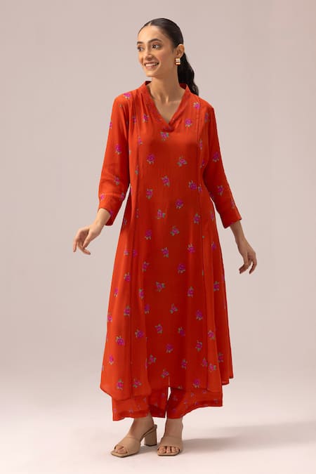 Buy_Label Shreya Sharma_Orange Crepe Embroidery V-neck Pintuck Kurta Set _Online_at_Aza_Fashions