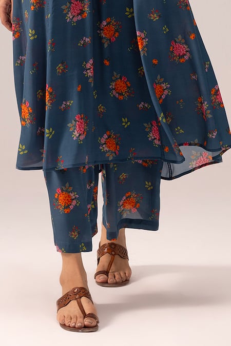 Buy Label Shreya Sharma Blue Crepe V-neck Floral Print Kurta Set Online at Aza Fashions Buy_Label Shreya Sharma_Blue Crepe V-neck Floral Print Kurta Set _Online_at_Aza_Fashions