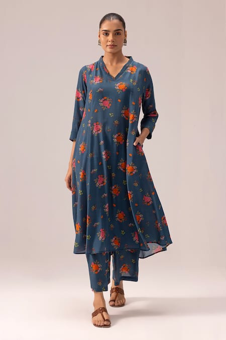 Shop Label Shreya Sharma Blue Crepe V-neck Floral Print Kurta Set Online at Aza Fashions Shop_Label Shreya Sharma_Blue Crepe V-neck Floral Print Kurta Set _Online_at_Aza_Fashions
