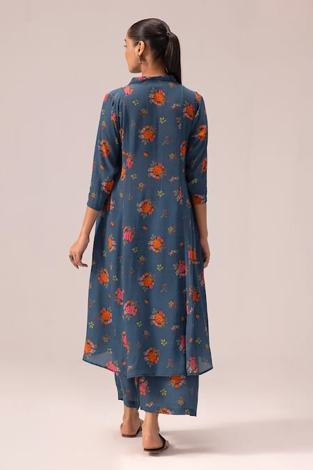 Shop Label Shreya Sharma Blue Crepe V-neck Floral Print Kurta Set at Aza Fashions Shop_Label Shreya Sharma_Blue Crepe V-neck Floral Print Kurta Set _at_Aza_Fashions