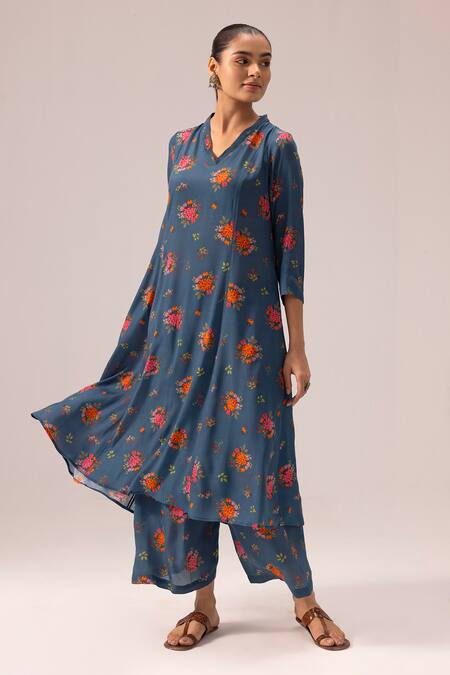 Label Shreya Sharma Blue Crepe V-neck Floral Print Kurta Set at Aza Fashions Label Shreya Sharma_Blue Crepe V-neck Floral Print Kurta Set _at_Aza_Fashions