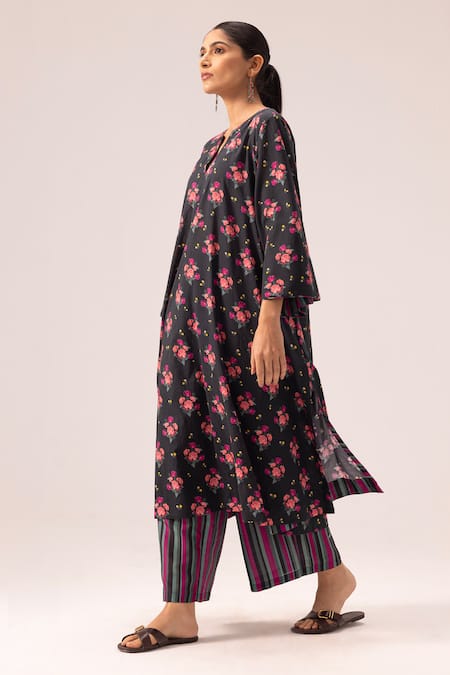 Label Shreya Sharma_Black Cotton Split V-neck Floral Print Kurta Set _Online_at_Aza_Fashions
