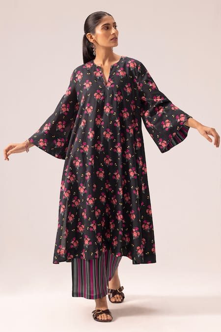 Buy_Label Shreya Sharma_Black Cotton Split V-neck Floral Print Kurta Set _Online_at_Aza_Fashions