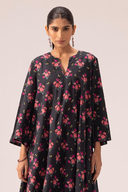 Shop_Label Shreya Sharma_Black Cotton Split V-neck Floral Print Kurta Set _Online_at_Aza_Fashions
