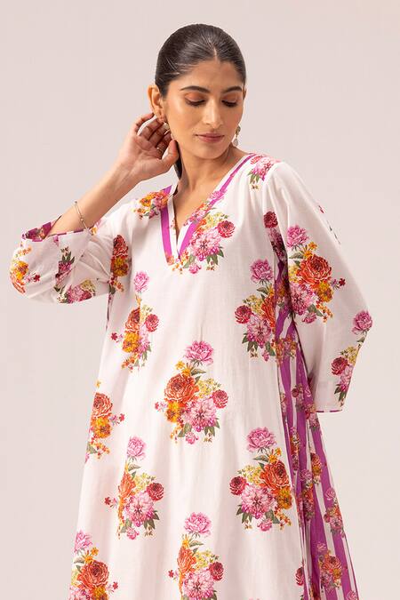 Label Shreya Sharma White Cotton V-neck Floral Printed Choga Kurta Set at Aza Fashions Label Shreya Sharma_White Cotton V-neck Floral Printed Choga Kurta Set _at_Aza_Fashions