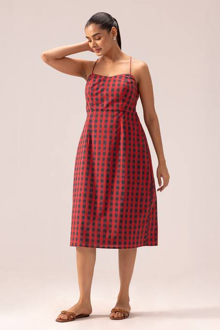 Buy_Label Shreya Sharma_Red Cotton Sweetheart Neck Backless Handwoven Midi Dress _Online_at_Aza_Fashions