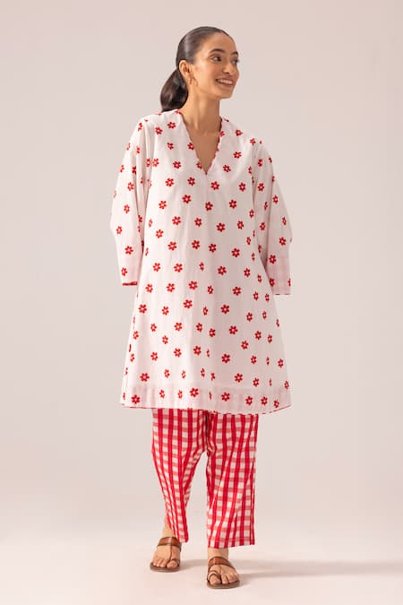 Label Shreya Sharma White Cotton V-neck Printed Kurta Set Online at Aza Fashions Label Shreya Sharma_White Cotton V-neck Printed Kurta Set _Online_at_Aza_Fashions