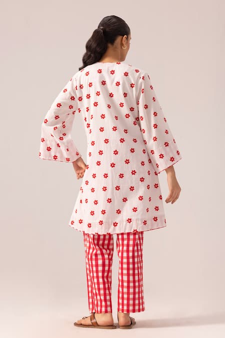 Shop Label Shreya Sharma White Cotton V-neck Printed Kurta Set at Aza Fashions Shop_Label Shreya Sharma_White Cotton V-neck Printed Kurta Set _at_Aza_Fashions